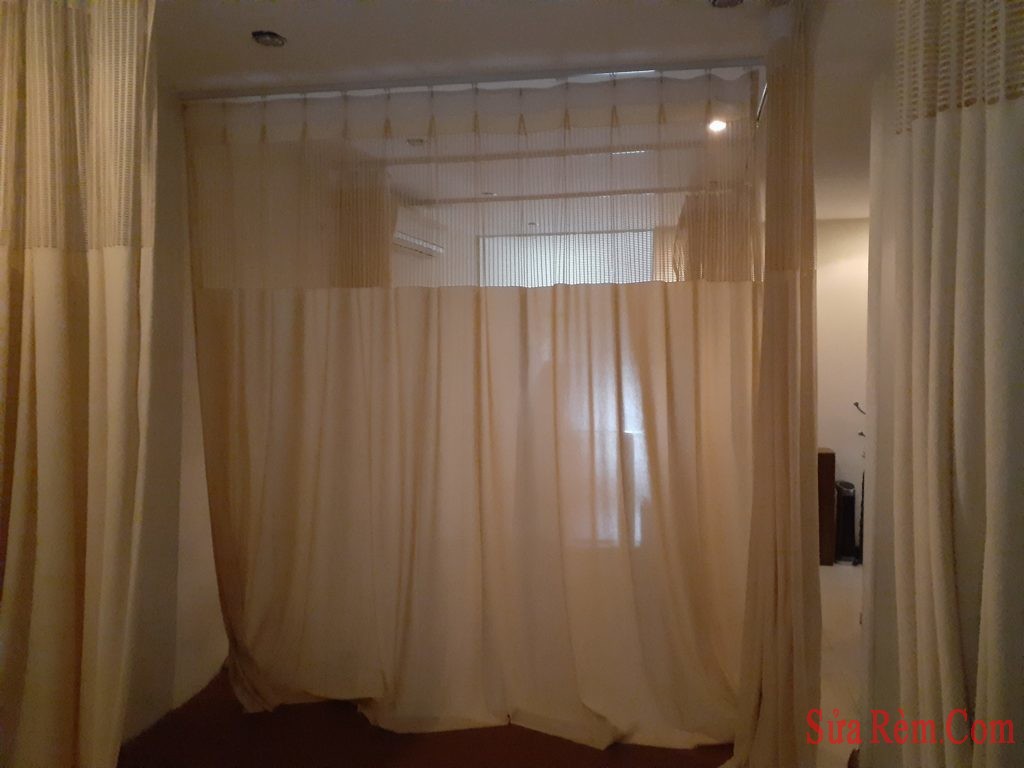 sửa chữa lắp rèm quán làm đẹp spa giá 110k/bộ (chúng em chuyên thi công mảng ngày cho chị em spa làm đẹp, như lắp rèm ngăn giường kéo rèm nhẹ rất thích)