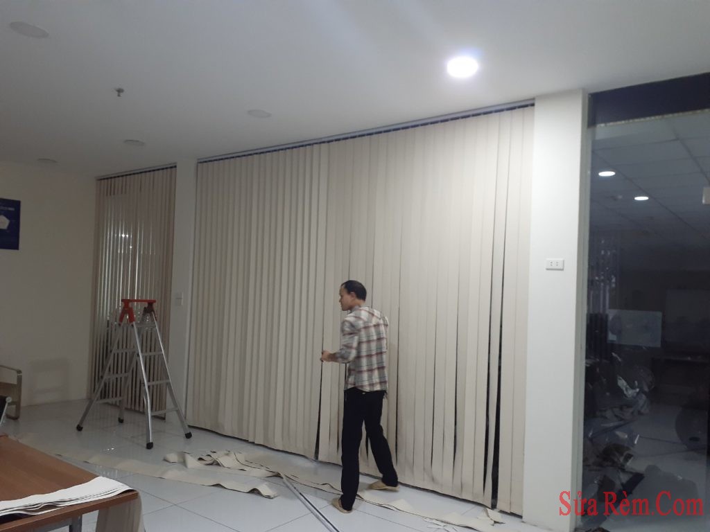 Sửa rèm lá dọc văn phòng