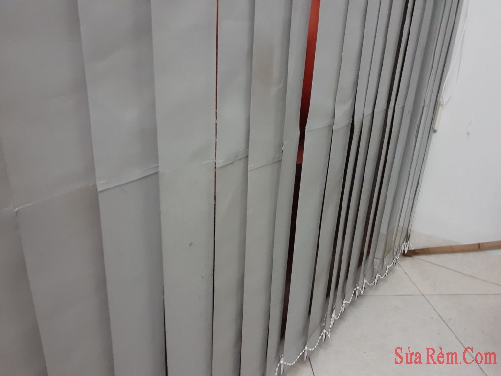 Sửa chữa rèm lá dọc hoặc rèm cuốn văn phòng giá chỉ 150k/bộ